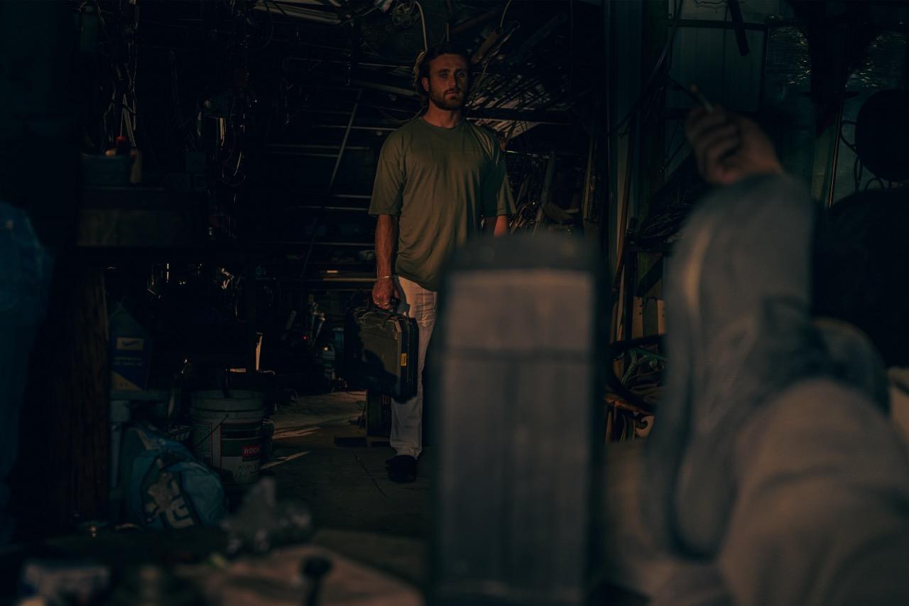 01:00